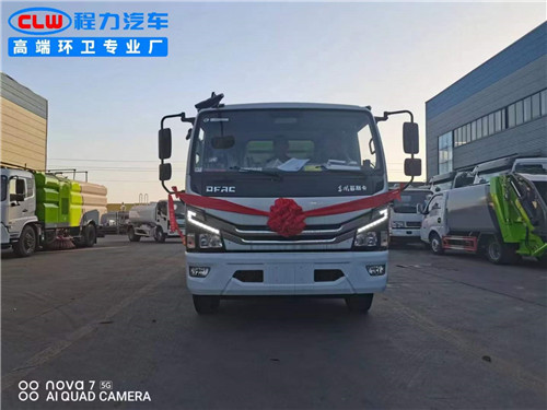 國六東風(fēng)大多利卡掃路車，水箱2.5m3 垃圾箱5m3