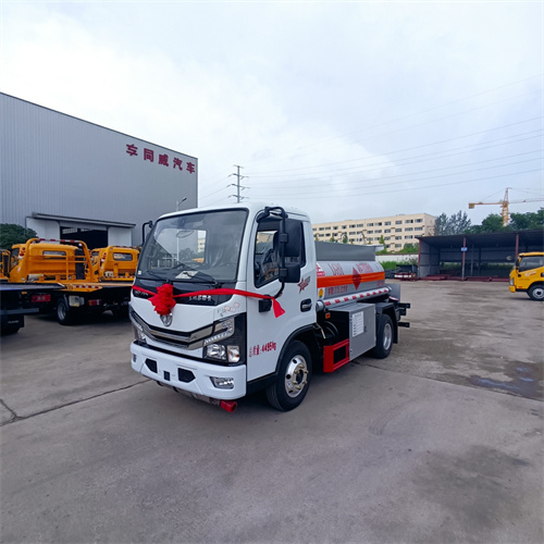 東風多利卡D5汽柴油加油車，最小的加油車，全國包上牌