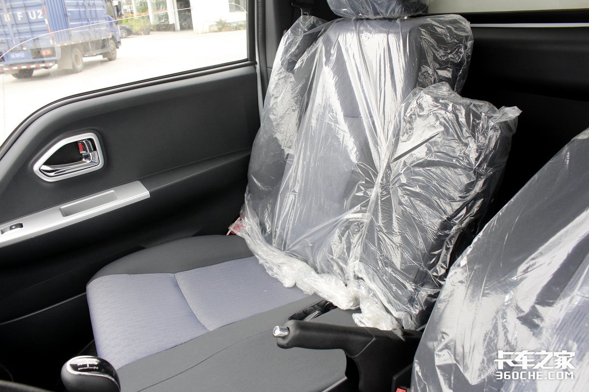 2.3L全柴機(jī)&nbsp;途逸冷藏車可以合規(guī)拉1.8噸
