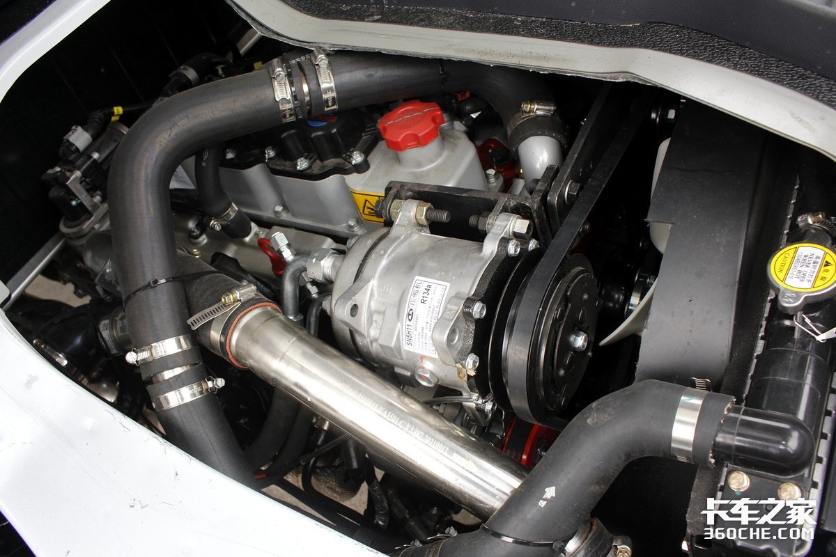 2.3L全柴機(jī)&nbsp;途逸冷藏車可以合規(guī)拉1.8噸