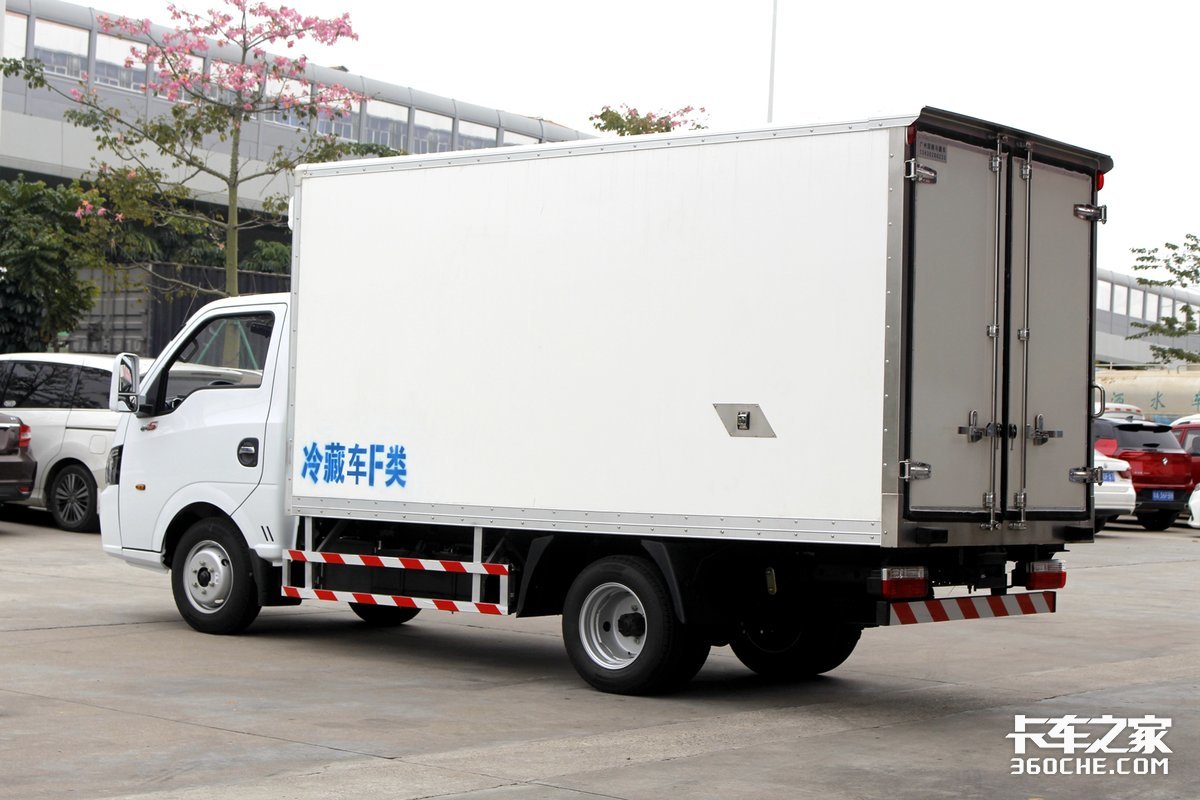 2.3L全柴機(jī)&nbsp;途逸冷藏車可以合規(guī)拉1.8噸