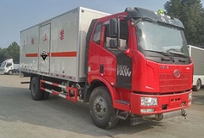 國(guó)五解放腐蝕性物品廂式運(yùn)輸車 