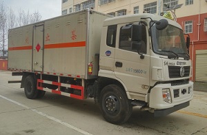 國(guó)五東風(fēng)易燃液體廂式運(yùn)輸車